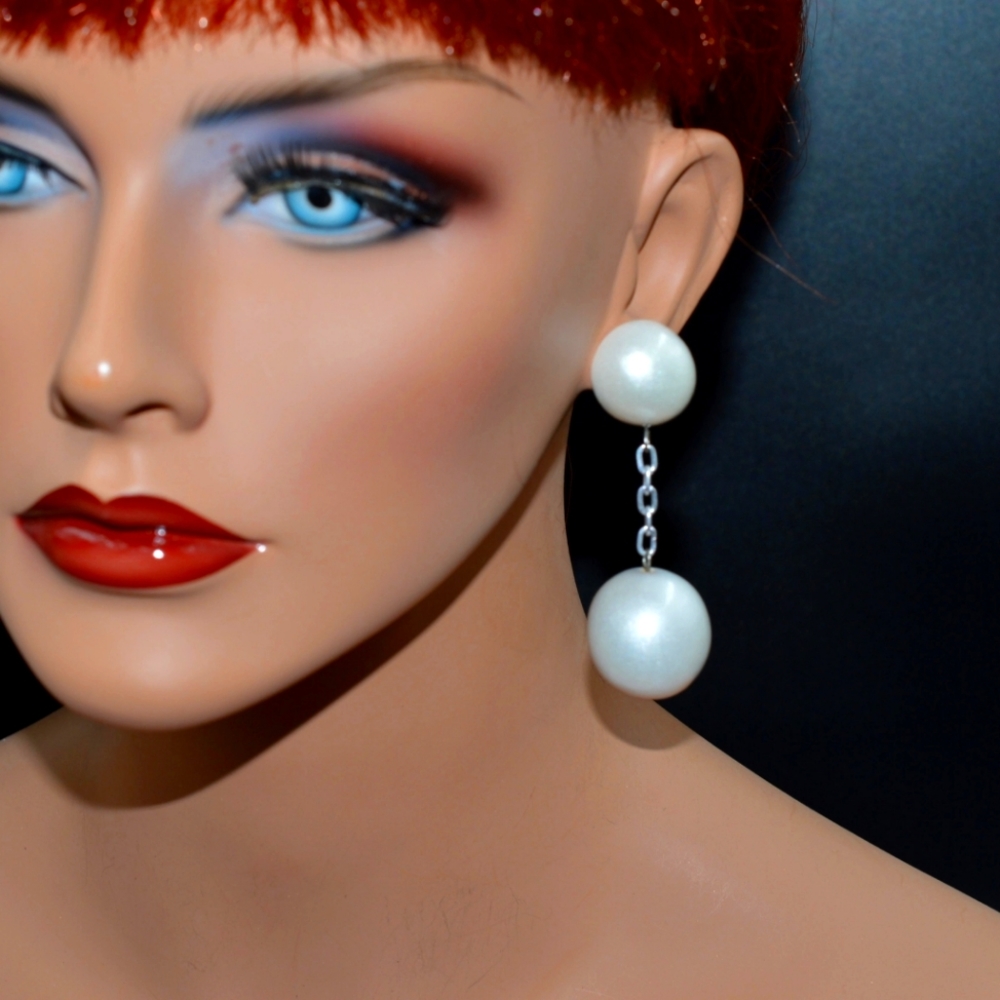 Earrings Snowballs  🤍❄️🤍 Made in Canada.  🇨🇦Early 90s